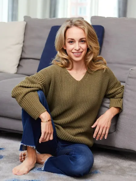 YouTube & Dr. Becky Team Up on Digital Parenting Series - YouTube Blog