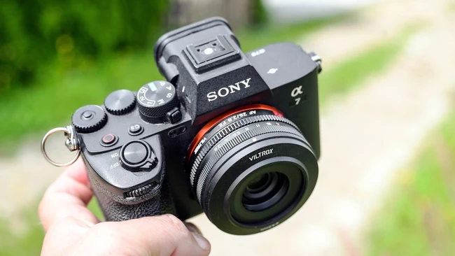 Viltrox 26mm f/2.8 Pancake Lens Boosts Sony Portability - Fstoppers