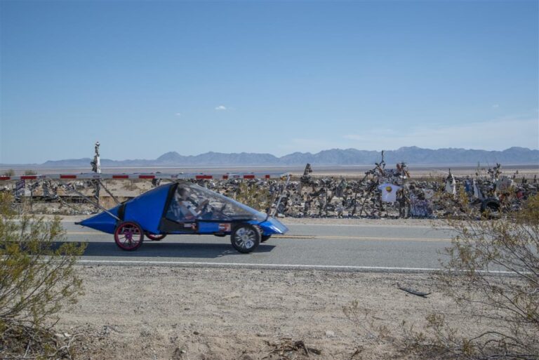 Texas High Schoolers Race 630 Miles in Solar-Powered Cars Built from Scratch - The Verge
