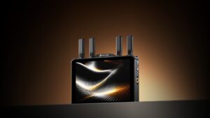 Hollyland Pyro 7 Ultra Merges Wireless Tech with Calibrated 7-Inch Monitor