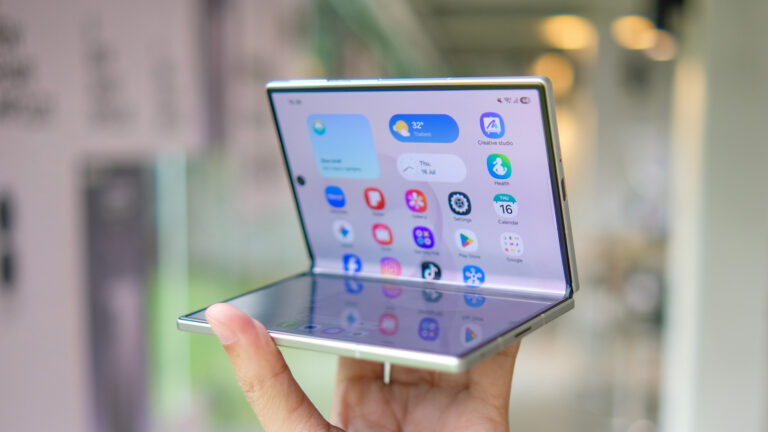 Screen Protectors for Foldables: What Creators Need to Know