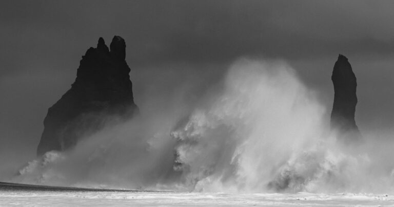 Ghostly Face Emerges in Iceland’s Atlantic Waves – Viral Photo Stuns Creators