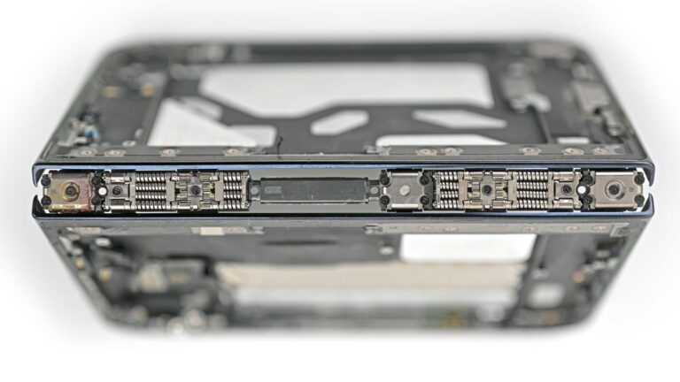 iFixit Reveals Why Folding Phones Like the “iPhone Duo” Crack Easily