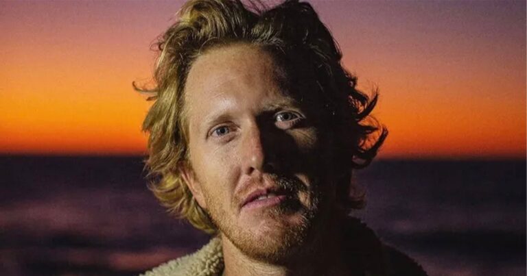 Adventure Photographer Falls 200 Feet Off Portuguese Cliff – Survives Miraculously