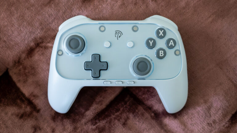 EasySMX S10 Lite Review: Removable Faceplate Sparks Creator Debate