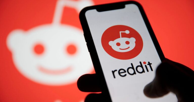 Reddit Requires Login to Combat Bot Activity Across Platform